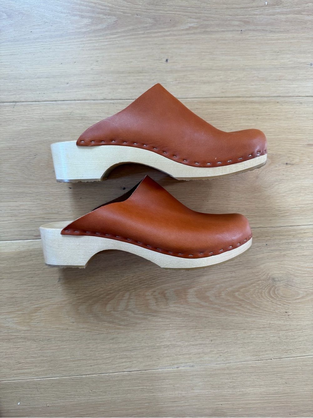 Bryr Worker Clogs in Whiskey - Picture 3 of 9
